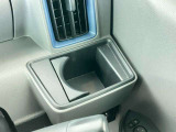 【ドリンクホルダー】運転席からすぐ出し入れ可能★