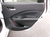 運転席側リヤドア内張。