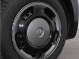 ◆純正ホイール装着車◆シンプルなデザインのホイールキャップ付きです。