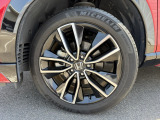 純正アルミホイールです。タイヤサイズは、225/50R18です。