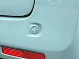 後方にはコーナーセンサーが付いております。音で危険を知らせてくれるのとブレーキとアクセルの踏み間違えも防止してくれます。