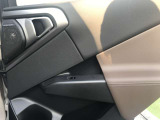 【デザインとの融合】BMWデザイナーが創り出したボディデザインを損なう事のない様に配置とデザインに拘っています。ドアノブについてもBMWの拘りに妥協はありません。