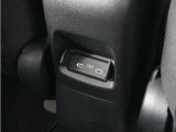 ◆後席用USBチャージャー◆後席用にも設置されており、長時間のドライブも安心です。