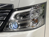 【LEDヘッドライト】悪天候や夜間走行時も良好な視界を確保し安心して運転できる高輝度LEDヘッドライトを装備!点灯速度が早く、消費電力も抑えられています。