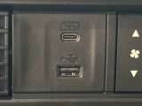 USB充電口を搭載しています!携帯電話の充電などに便利です!