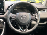 インテリアに合わせたデザインのステアリングは、運転される方のことも考え、運転しやすい形状、大きさです。是非一度、実際に触ってお確かめください。