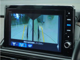 ◆マルチビューカメラシステム◆運転席から見づらい前後左右を、ナビ画面の映像で確認。見通しの悪い交差点や狭い道でのすれ違い、駐車などをサポートします。