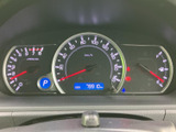 速度や燃料残量など、運転に必要な情報をひと目で確認できます。スタイリッシュなデザインもポイントです。