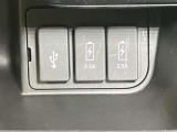 USBソケットでも車内でスマートフォンの充電ができます!