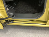 ホンダ車の低床ボディは、チャイルドシートへのお子さまの乗降や荷物の積載もスムーズ。足元もゆったりとしていますので、おくつろぎいただけます。
