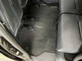 しっかりと汚れ、砂ぼこりを落とし足元まで清潔な車内空間を作り上げております♪