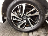 純正アルミホイールです。足元が引き立つので、車全体のイメージがアップしますよ!
