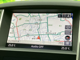 鮮明な地図表示で、スムーズなナビゲーションを実現。最新の交通情報も確認でき、安心して目的地へ向かうことができます。