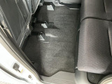 しっかりと汚れ、砂ぼこりを落とし足元まで清潔な車内空間を作り上げております♪