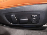 【コックピットシート】BMW車の主役席。車体中央にくる様に配置し車両重心とが一致する事でドライバーと車との一体感あるドライビングを実現。人間工学に基づき形成した形状が長時間のドライブ疲労も軽減します!