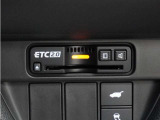 スマートインターチェンジを利用するに必須なETC車載器も付いています。あとはETCカードを差していただくだけで、煩わしい料金所でのお支払いも不要となります。