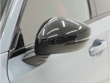◆ドアミラーウインカー◆ドアミラーにウインカーを装備しています。対向車に自身の進行方向を合図し安全に運転できます。