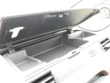 ★インパネアッパーボックス★荷物収納は、車内や荷室に設けられた収納スペースのことです。買い物袋や小物を整理でき、走行中の荷物の転倒を防ぎ、快適で使いやすい車内環境を保ちます。