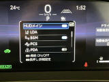 【ブラインドスポットモニター】後側方から接近する車両を検知。 衝突の危険があると判断した場合、ドアミラー表示や警報音でドライバーに注意を促します。