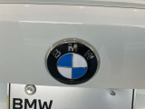 BMWはダウンフォースにより、車両を安定させるため、車の底は平らな造りとなっております。BMWの走行性能に対するこだわりはこういったところにも御座います。