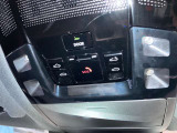 レクサスオーナー様をお守りするためのヘルプネットスイッチです。万一の際は専門オペレーターにつながり、警察や消防への緊急通報をサポートします。