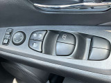 パワーウインドウスイッチです。運転席はオート機能付きです。