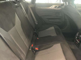 BMWの少し硬めの足回りは車の縦揺れを素早く整えるため、同乗者の方への車酔いにも効果が御座います。