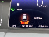 自社整備工場で点検整備をおこなってからお渡ししています。車検が残っている場合は『12ヶ月点検整備』を、車検整備付きの場合は『車検整備』をおこないます。整備費用は車両本体価格に含まれています。