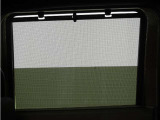 ◆スクリーンサンシェード◆リアドアに装備されています。日差しを和らげ、プライバシーの保護にも役立ちます。後部座席にお子様を乗車させるときも、ゆっくりお昼寝できます♪