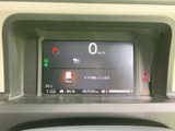 視認性の高いメーターパネルは、運転中の確認を容易にします。必要な情報を一目で確認できます。