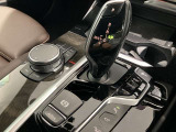 正規認定中古車 全国正規ディーラー保証付/1年・走行距離無制限 アクティブクルーズコントロール レーンキープ シートヒーター ヘッドアップディスプレイ 21インチホイール トップビューカメラ