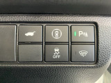 横滑りを抑制し車の姿勢の安定を図るVSA機能、車庫入れや縦列駐車など狭い場所でも安心な障害物センサー搭載。運転席とリアゲート本体に開閉スイッチを装備し、とても便利な電動リアゲート!