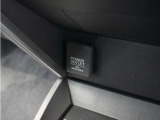 ◆アクセサリーソケット◆ドラレコの電源やスマートフォンの充電等に使用できる便利な電源ソケット!使いやすい場所に装備されています。