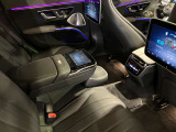全ての席が主役席なのは、メルセデスならではの特徴です。快適なドライビングが、リラックスした車内空間を作りだします。