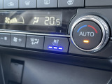 暑い夏の時期にとっても快適なシートベンチレーションを装備!シート内部に取り付けられたファンでシートの表面を換気して、涼しくしてくれます。