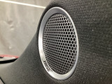 BOSE社との共同開発により室内空間に最適な音響チューニングを施し、クリアで臨場感のあるダイナミックサウンドをお楽しみいただけます。