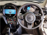 ミニ独特のゴーカートフィーリングと呼ばれる軽快なハンドリングはAT車、MT車のどちらでも楽しめます。