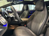 メルセデスのシートは、少し硬めに出来ておりますので、長時間の運転でも疲れにくく、安全にドライビングをお楽しみ頂けます