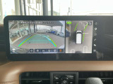 『アラウンドビューモニター』は、空から見下ろすような視点で、スムースな駐車と安全確認をサポートします。