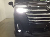 LEDヘッドライトです。デザイン性がよくとても明るいので、夜間の走行や悪天候でも安心です。しかも長寿命!