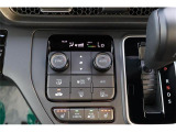 オートエアコン付です。簡単操作で快適に車内温度をコントロールします。