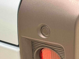 コーナーセンサーを車の前後に装備! 障害物の距離に応じて警告音を変えてお知らせします