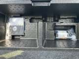 トランク収納ボックスにパンク修理キット装備