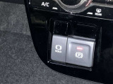 電動パーキングブレーキは、スイッチ操作でモーターを駆動し、自動で駐車ブレーキをかける機能。ブレーキかけ忘れや解除忘れを防ぎ、安全性と利便性が向上します。