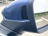 アシストシステムは、前方衝突および後退時の緊急ブレーキはもちろん、車線はみ出し抑制、サイドミラーに映らない後方死角の車両接近時の警告など、接触事故を未然に防ぐ機能も充実しています。