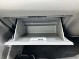 広々としたグローブボックスです。