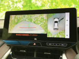 車幅感覚や後方視界の確認をサポートし、安全な後退運転を支援します。駐車場での出し入れも安心です。