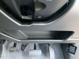 運転席アンダーポケットです