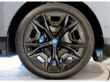 【BMWアロイホイル】軽量かつ強度に拘ったアロイホイル。走行性能ポテンシャルを引き出す設計。車の足元を引き締めてくれる大きなポイントはアロイホイルです。