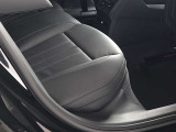 クオリティの高いシートを採用するのは、Audiのクルマづくりの哲学のひとつです。特に座り心地が重要です。体の大きなドイツ人が座っても頑丈な耐久性があります。。しかも肌触りも良く高級家具のようです。